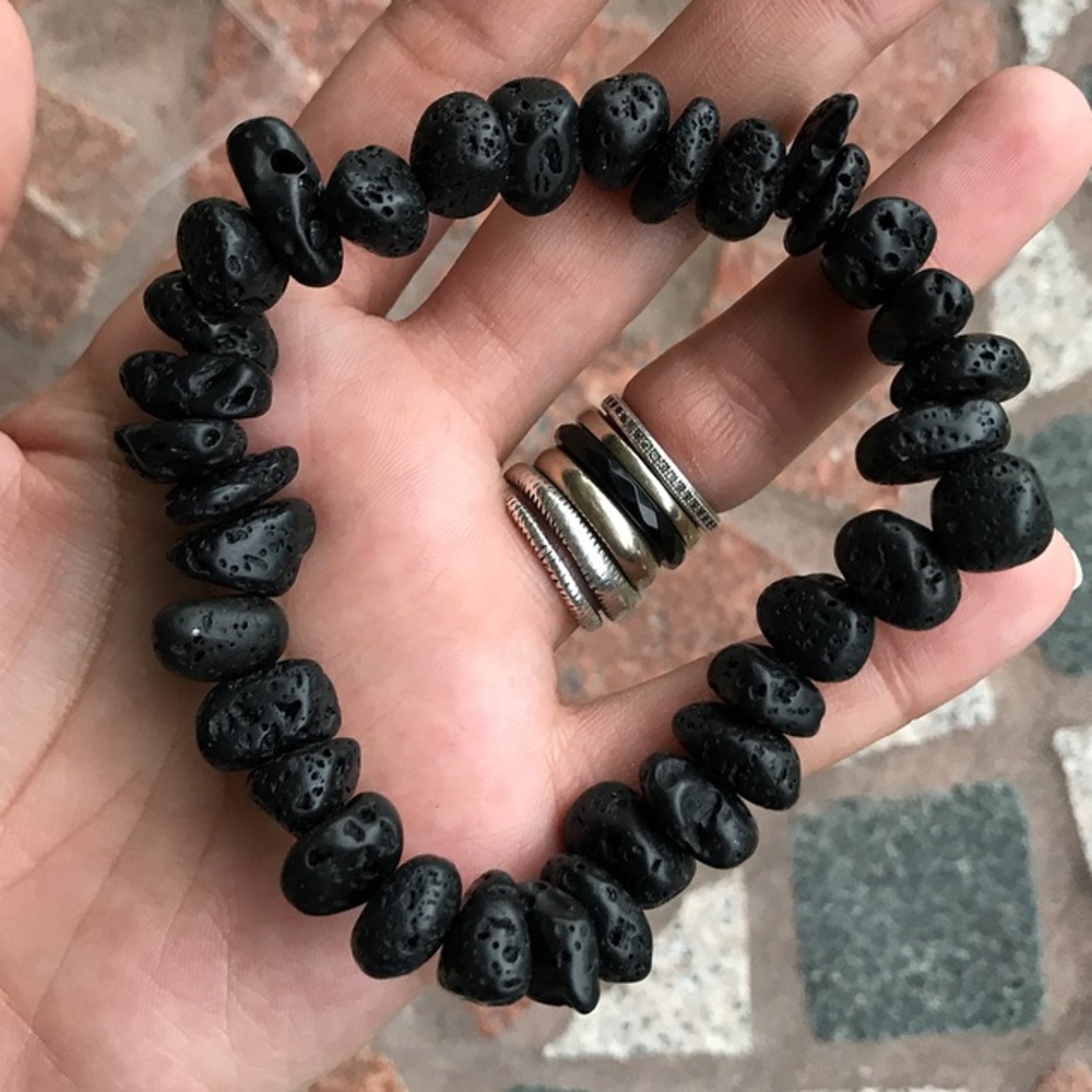 Genuine black lava rock chips beaded bracelet - Picture 2 of 9